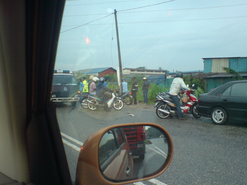 Eksiden motor di Jalan Kebun